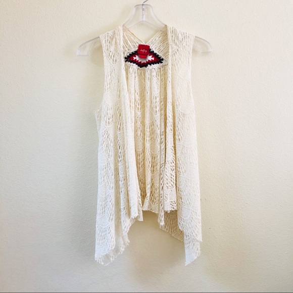 Daytrip Tops - Buckle | Daytrip White Crochet Vest Size Small